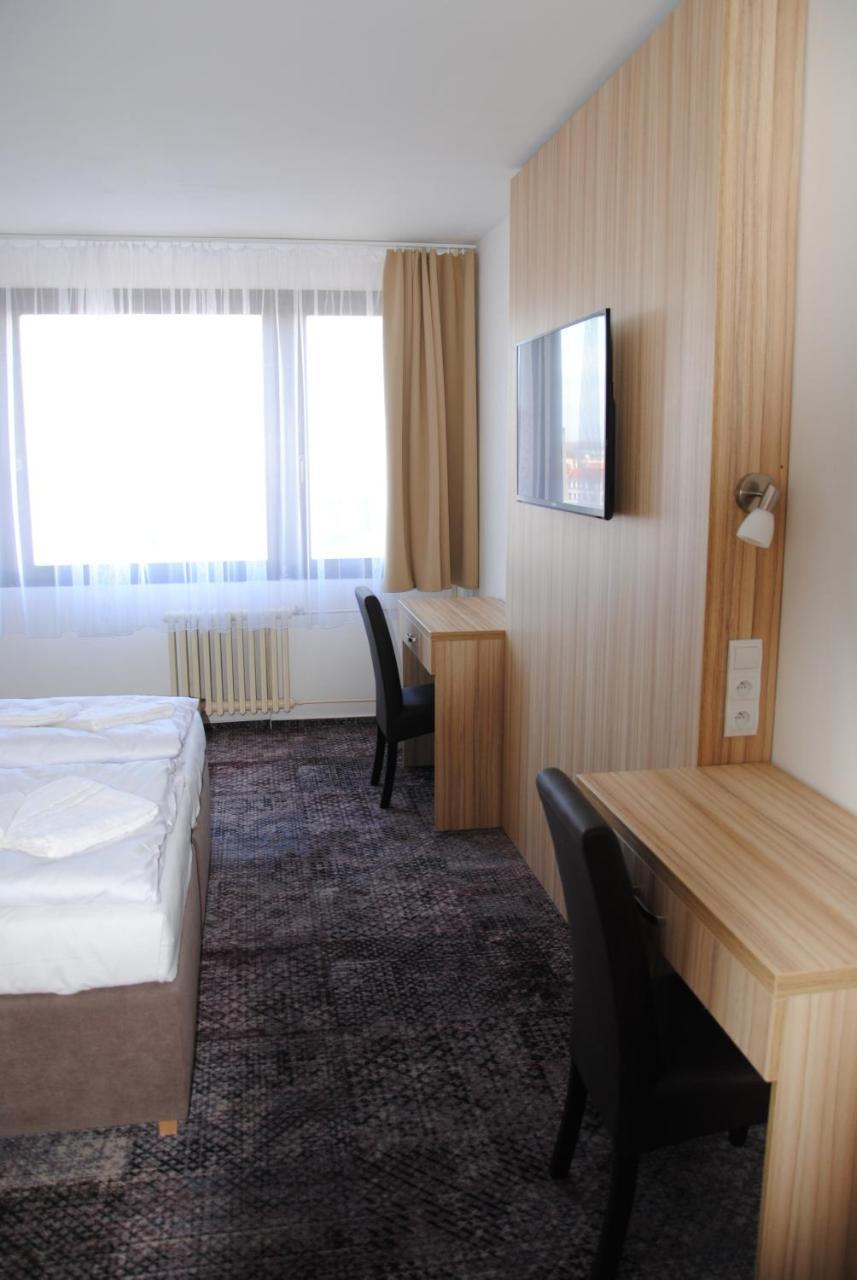 Hotel Labe Pardubice Esterno foto