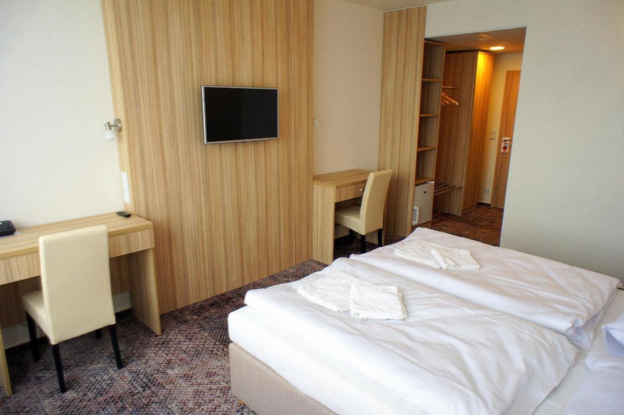 Hotel Labe Pardubice Esterno foto