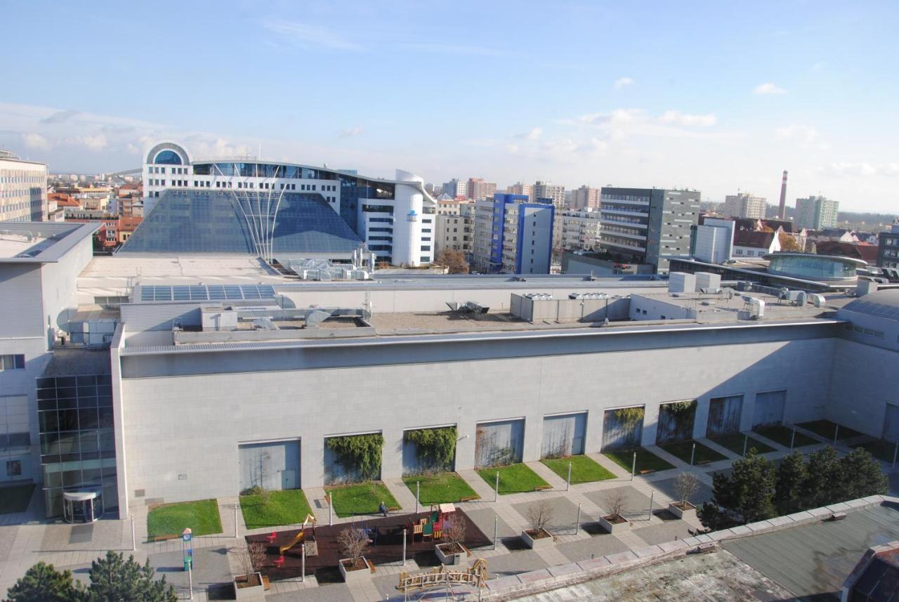 Hotel Labe Pardubice Esterno foto