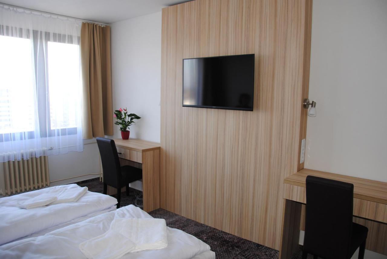 Hotel Labe Pardubice Esterno foto