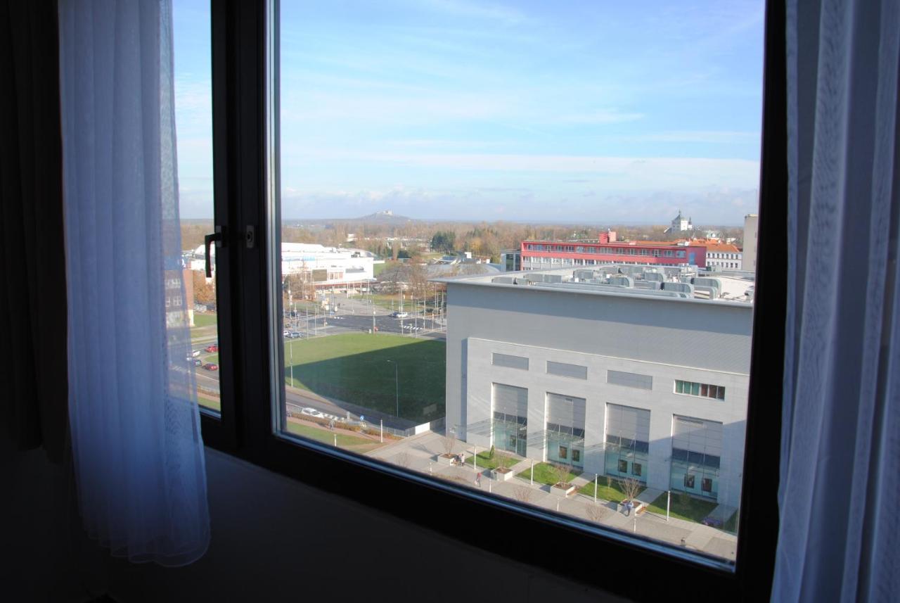 Hotel Labe Pardubice Esterno foto