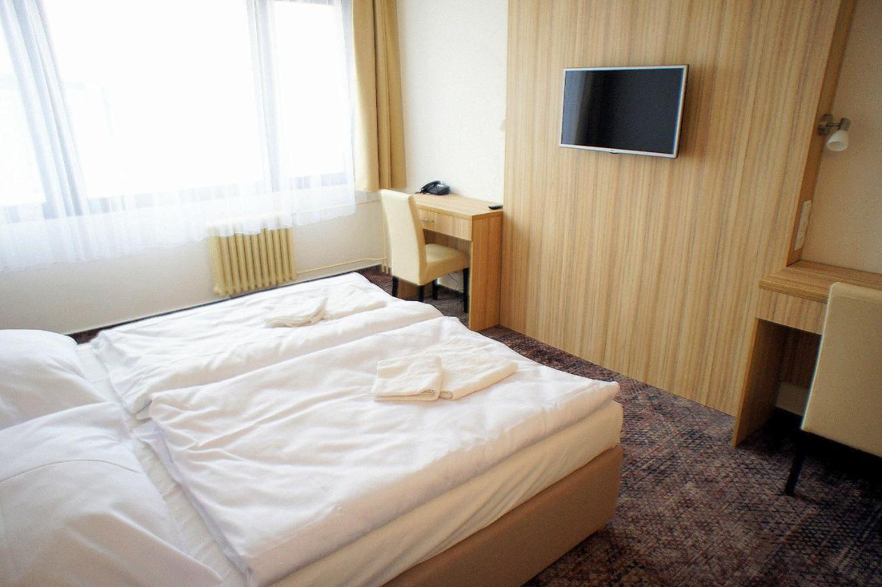 Hotel Labe Pardubice Esterno foto