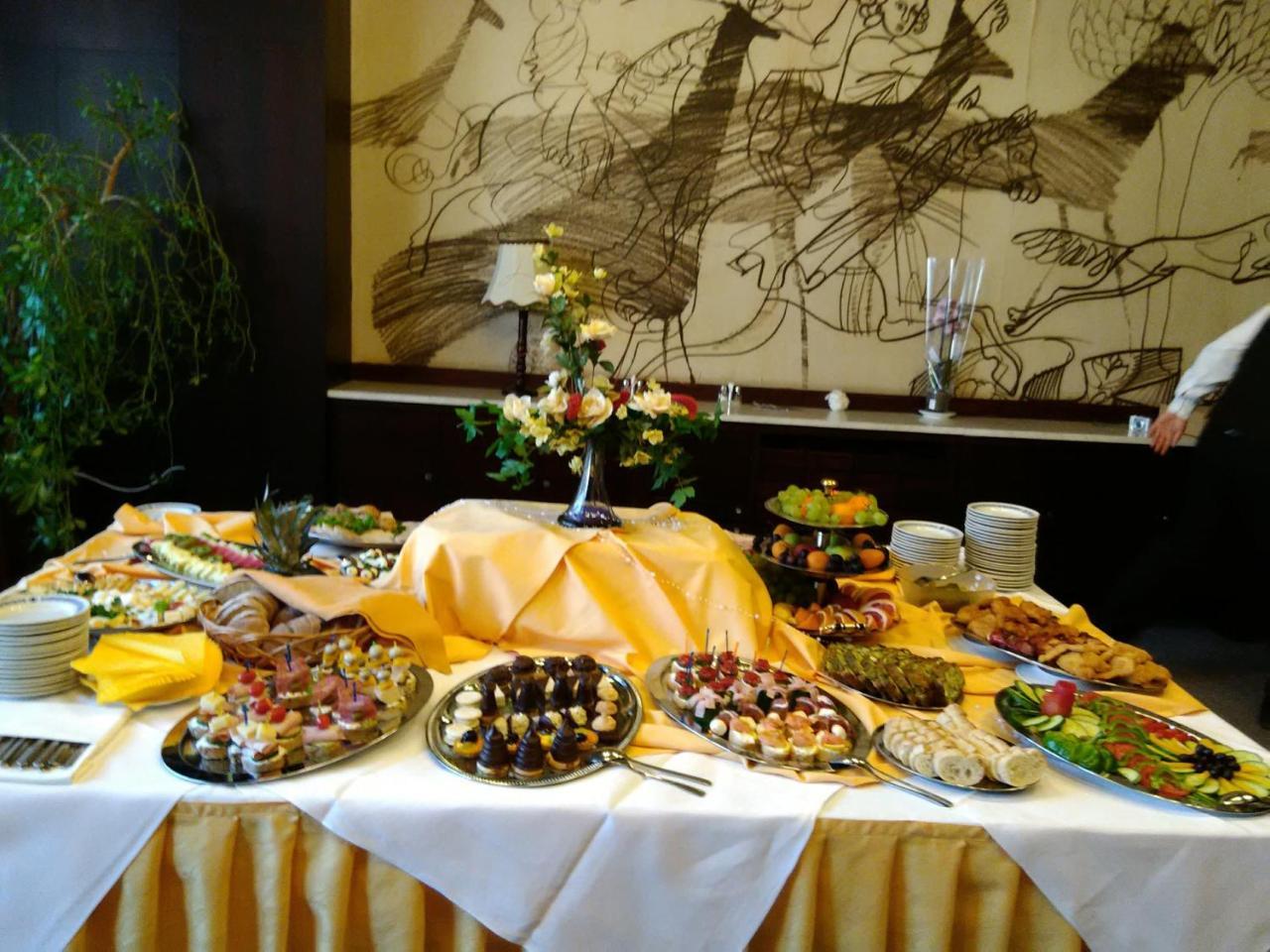 Hotel Labe Pardubice Esterno foto